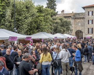 In tanti a Porchettiamo per assaggiare le migliori porchette d'Italia. San Terenziano (PG) Umbria