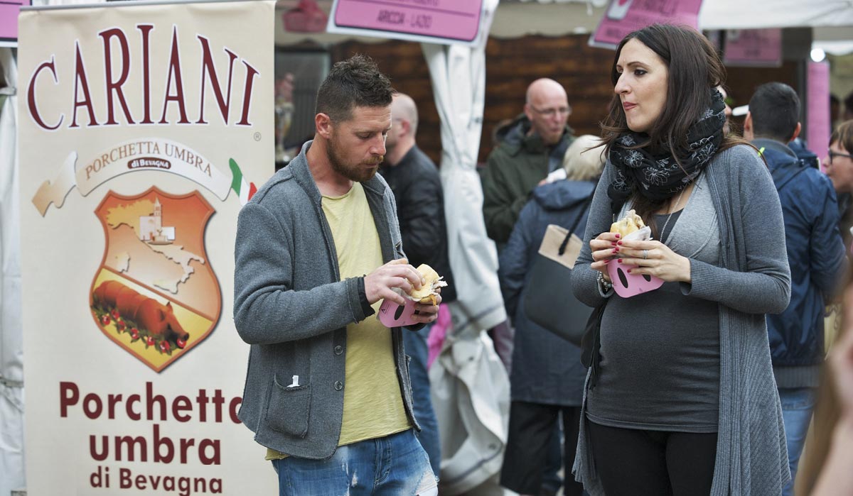 Il New York Times rende omaggio alla porchetta l'antico arrosto di maiale italiano