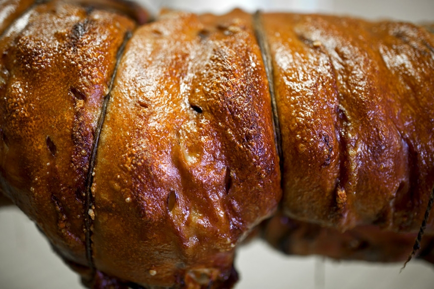 La porchetta Cariani è pronta per preparare un saporito panino con la porchetta